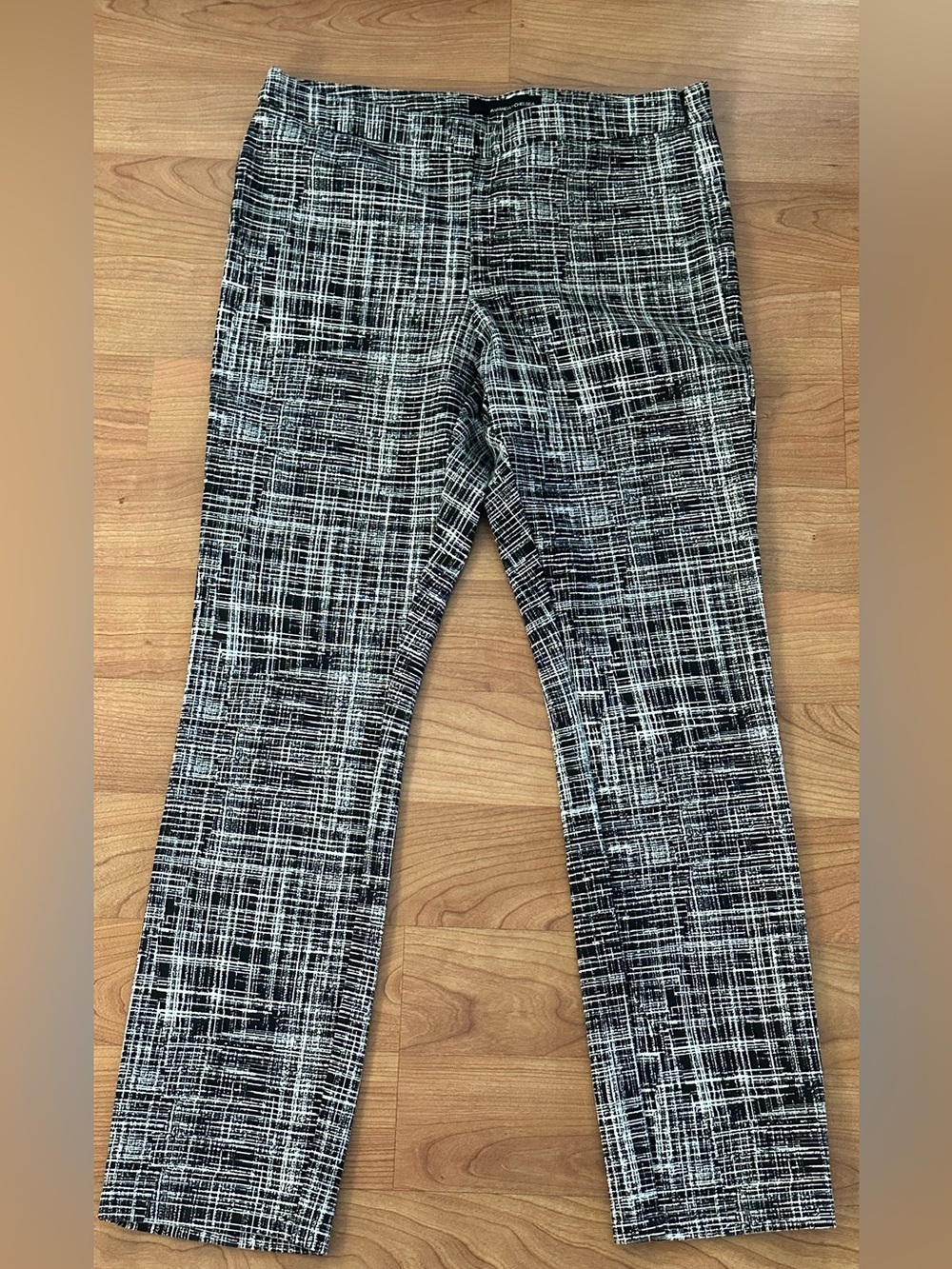 Amanda + Chelsea Black & White Printed Ankle Pants – Size 10 – Like New